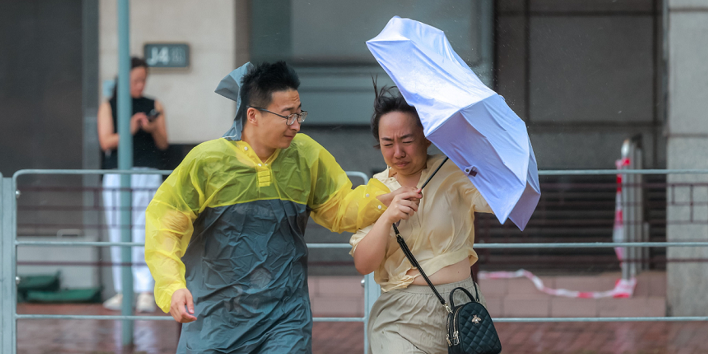 Zeci de mii de persoane, evacuate în Vietnam şi China din calea ciclonului Talim. Tranzacţiile la Bursa din Hong Kong, suspendate, circulaţia autobuzelor oprită, zboruri anulate