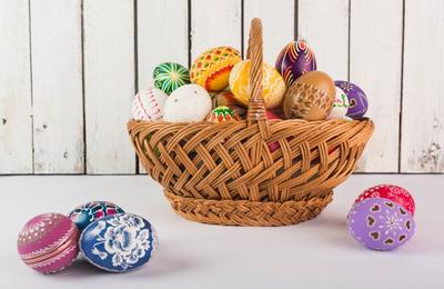 Scurt ghid despre decorarea ouălor de Paşte