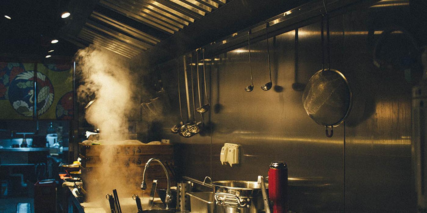 Cum alegi eficient echipamentele de bucătărie pentru horeca