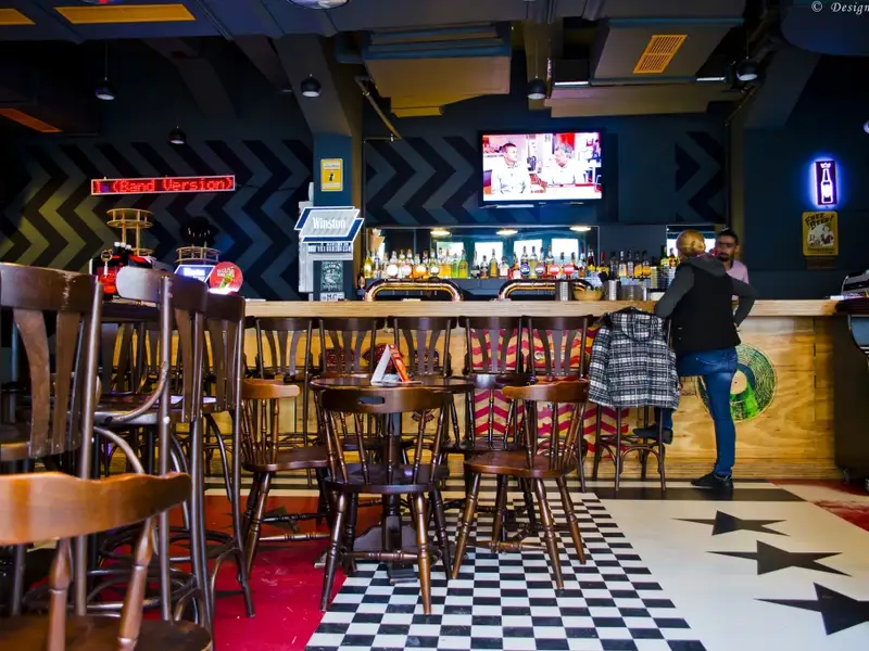 Fire Club un bar cu istorie din Centrul Vechi