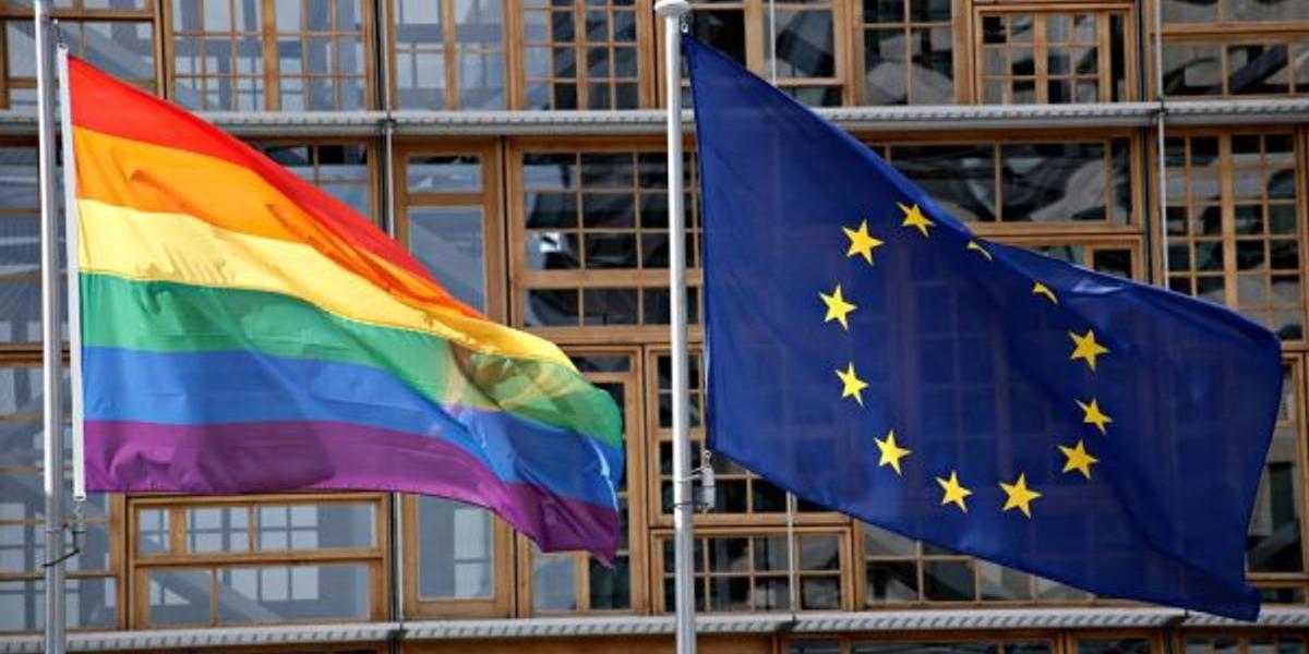 Nicio surpriză: Comisia Europeană se opune amendamentelor din Constituția Slovaciei care statuau că există doar două genuri