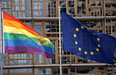 Nicio surpriză: Comisia Europeană se opune amendamentelor din Constituția Slovaciei care statuau că există doar două genuri