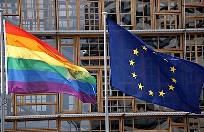 Nicio surpriză: Comisia Europeană se opune amendamentelor din Constituția Slovaciei care statuau că există doar două genuri