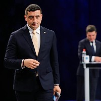 Pensii speciale pentru rudele lui Simion. Unchiul ia 10.000 lei, mătușa și sora vor lua 24.000