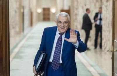 Daea: Mai vezi gândaci de bucătărie şi pe scările blocului / Cum dracu să îl bagi pe ăsta în gură? / Saliva nu porneşte de la directivă, porneşte de la gust / Dacă salivaţi pentru gândac, îl mâncaţi. Nu vă opreşte nimeni