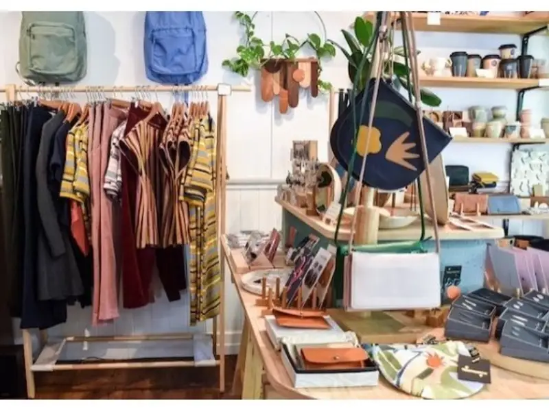 Garderoba sustenabilă: pași simpli pentru o modă eco-friendly