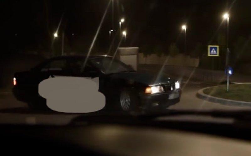 Șoferul unei firme de curierat, amendat de polițiștii clujeni, pentru că a făcut drifturi într-un sens giratoriu