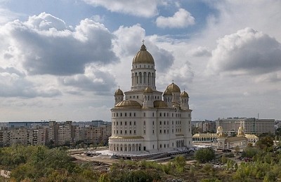 Catedrala Națională își redeschide temporar porțile pentru credincioși, cu prilejul sărbătorii Sfântului Andrei și al Zilei Naționale. Din 3 decembrie, lăcașul se închide din nou pentru lucrări.