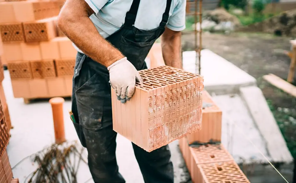 Ce înseamnă o construcție sustenabilă și cum contribuie cărămida la acest concept?