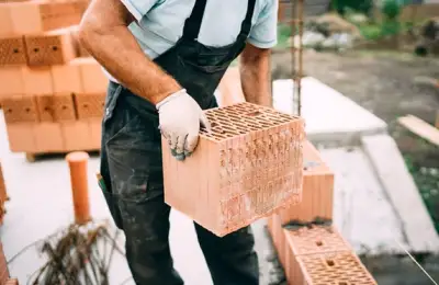 Ce înseamnă o construcție sustenabilă și cum contribuie cărămida la acest concept?