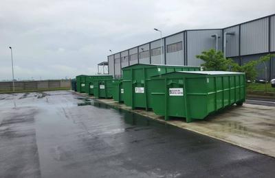 Ilie Bolojan anunţă că primele patru platforme de deşeuri vor fi deschise în iunie / 32 de platforme, până la finalul anului / Nu ar mai trebui să vedem mobilier şi geamuri vechi pe lângă containere