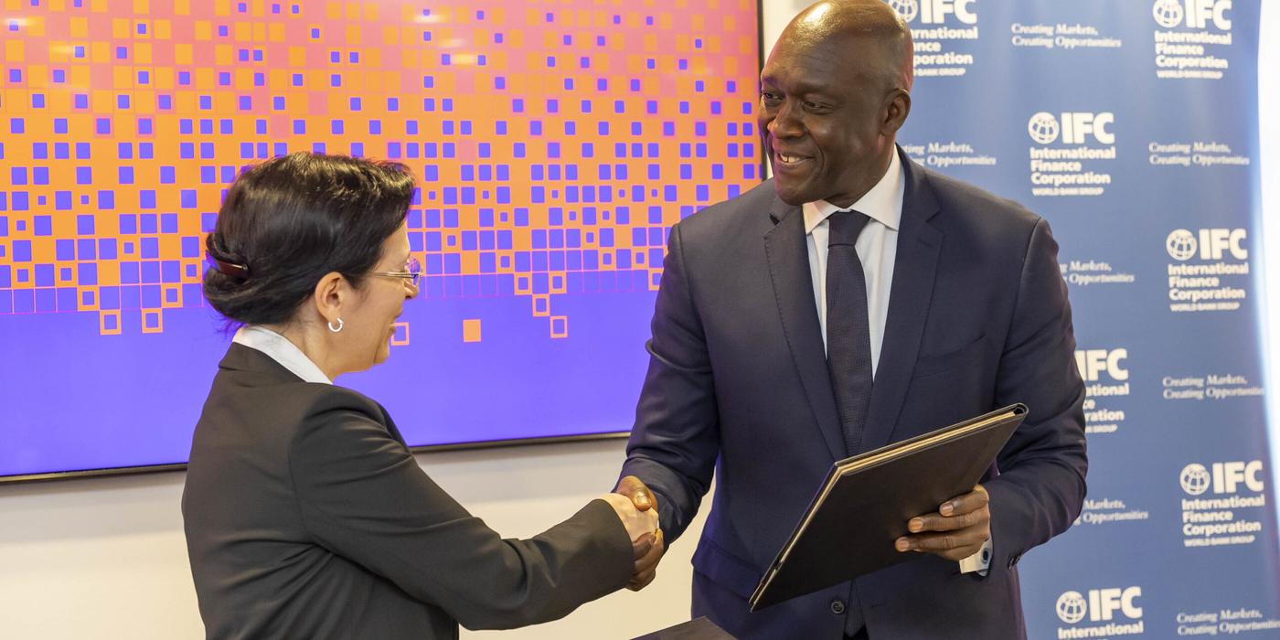 BRD Groupe Société Générale şi IFC au încheiat o tranzacţie de referinţă de transfer sintetic al riscurilor semnificative. IFC va furniza o garanţie de risc pentru un portofoliu BRD de până la 700 de milioane de euro