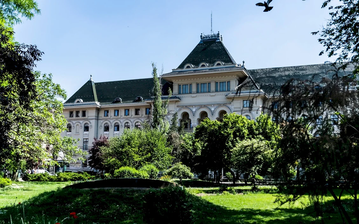 Se redeschid ușile Palatului de pe Bulevardul Elisabeta: Cum poți vizita gratuit Primăria Capitalei în ultimele weekenduri din august