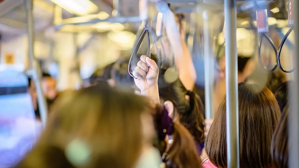 O treime dintre români își doresc ca angajatorul să le subvenționeze transportul