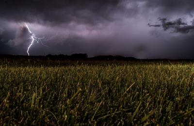 Un incendiu a izbucnit, miercuri seara, în apropierea localității Gârbăul Dejului