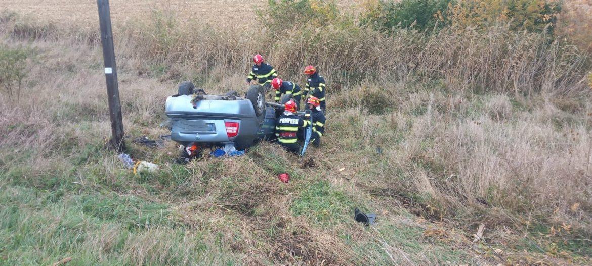 O mașină s-a răsturnat joi după-amiază la ieșire din localitatea Apahida