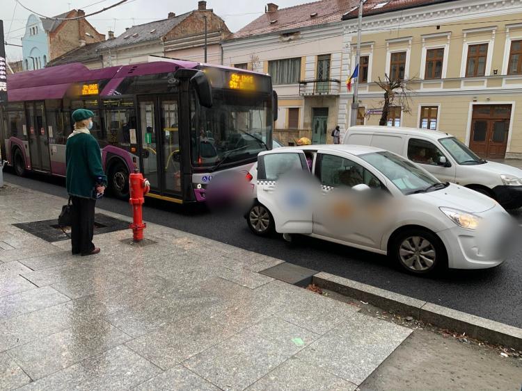 Conflict între un taximetrist și un șofer CTP, izbucnit marți dimineața, în zona Liceului ”Janos Zsigmond”