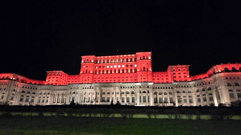 Palatul Cotroceni și Palatul Parlamentului, iluminate în portocaliu de Ziua Internațională pentru Eliminarea Violenței împotriva Femeilor
