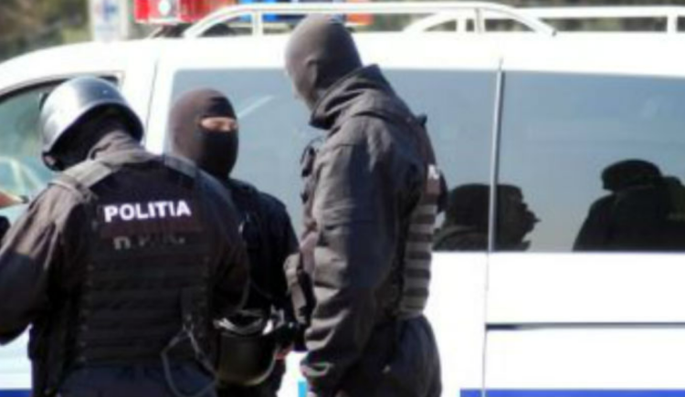 Peste 300 de percheziții pentru trafic ilegal de arme și muniții la Cluj și în restul țării