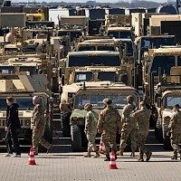 Dacă se decide „pacea lui Trump” în Ucraina, ce va face Europa cu atâtea arme și pregătiri de luptă?