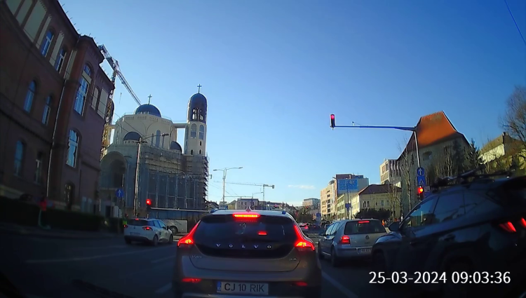 Accident în Cluj-Napoca. Un elev pe trotinetă a fost lovit de un autoturism, la intersecția P-ței Ștefan cel Mare cu strada Posada