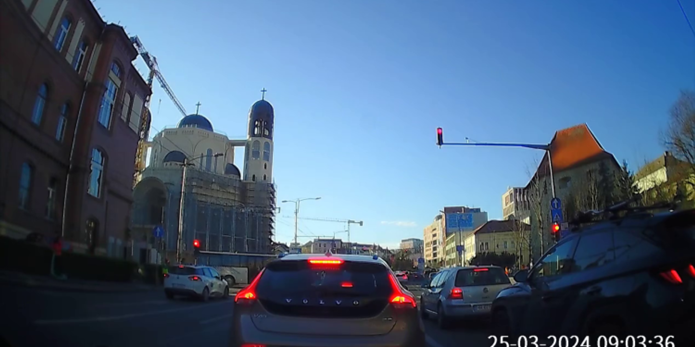 Accident în Cluj-Napoca. Un elev pe trotinetă a fost lovit de un autoturism, la intersecția P-ței Ștefan cel Mare cu strada Posada