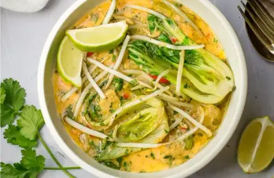 Thai Green Curry cu Quorn (vegan): cină rapidă, aromată, gata în 20 de minute