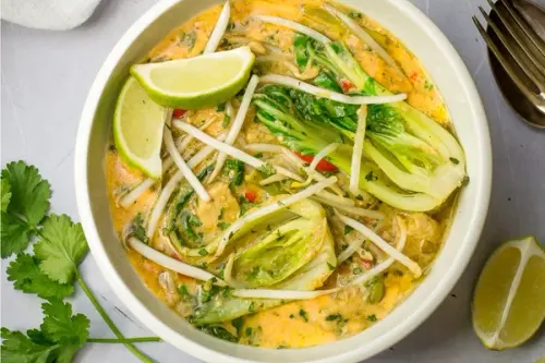 Thai Green Curry cu Quorn (vegan): cină rapidă, aromată, gata în 20 de minute