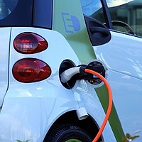 Stellantis testează în trafic tehnologia auto IBIS, care integrează invertorul și încărcătorul direct în bateria mașinii electrice (EV)
