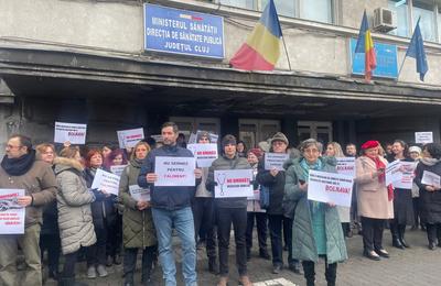 Medicii de familie și din ambulatoriile de specialitate din Cluj-Napoca continuă să protesteze în fața CAS