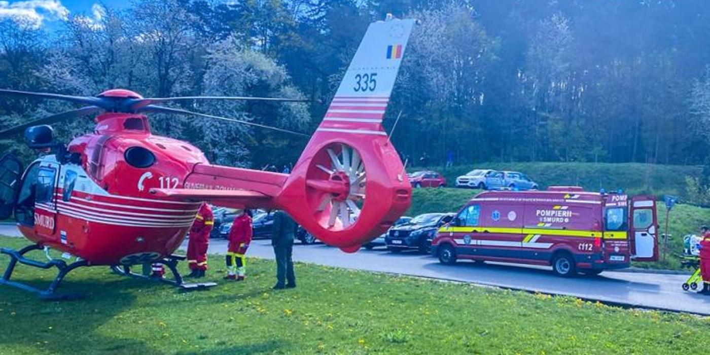 Un bebeluș în vârstă de doar 8 ore, în stare critică, a fost transportat miercuri de la Bistrița la Cluj cu un elicopter SMURD