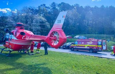 Un bebeluș în vârstă de doar 8 ore, în stare critică, a fost transportat miercuri de la Bistrița la Cluj cu un elicopter SMURD