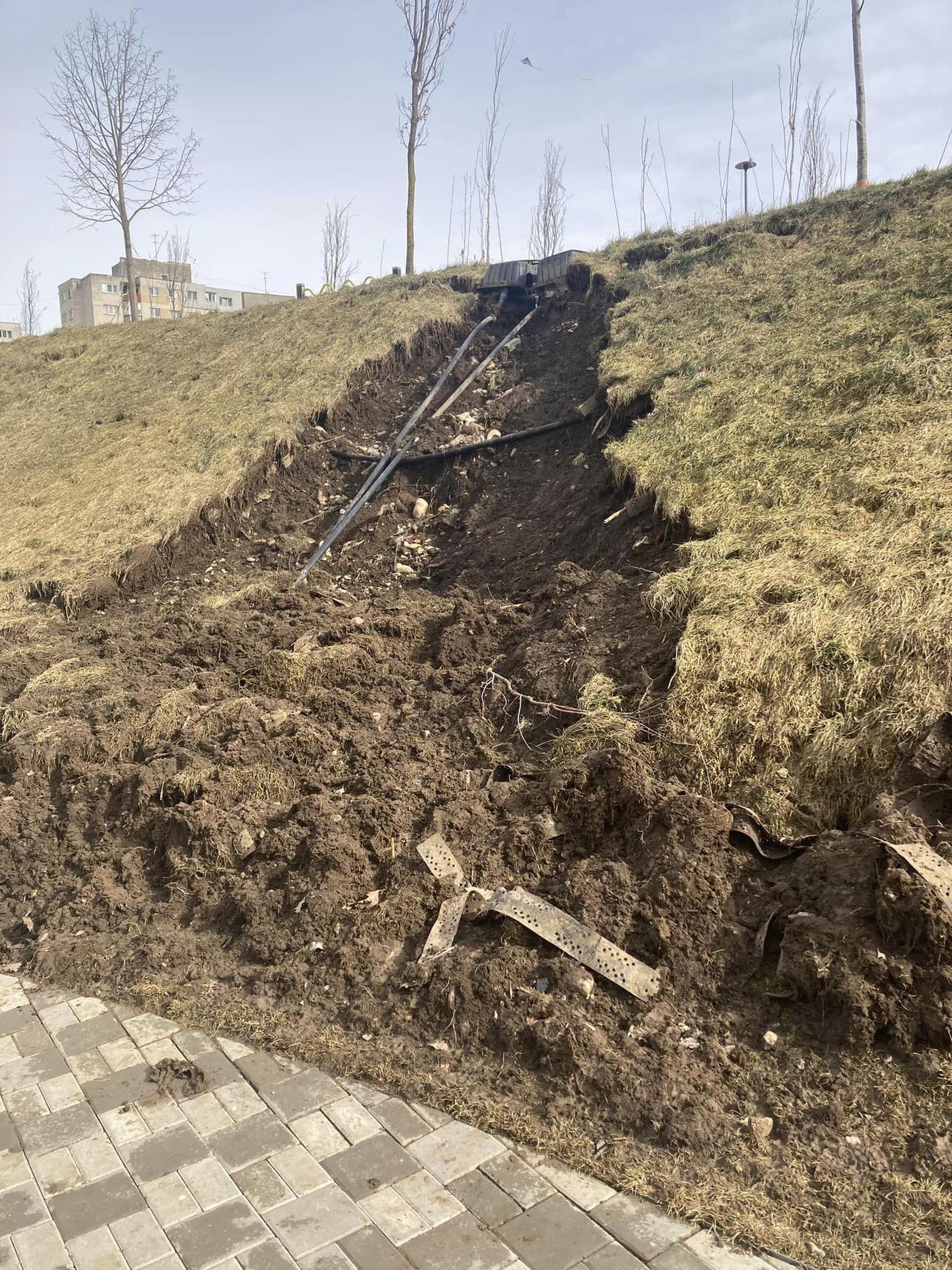 La baza sportivă ”La terenuri”, din Mănăștur, s-au făcut lucrări de proastă calitate