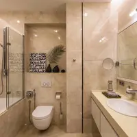 Modele de bai amenajate in nuante de bej