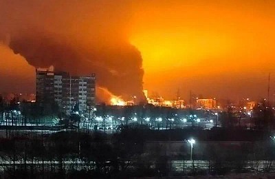 Rusia, zguduită de explozii după un atac cu drone. Flăcări la o fabrică din Leningrad
