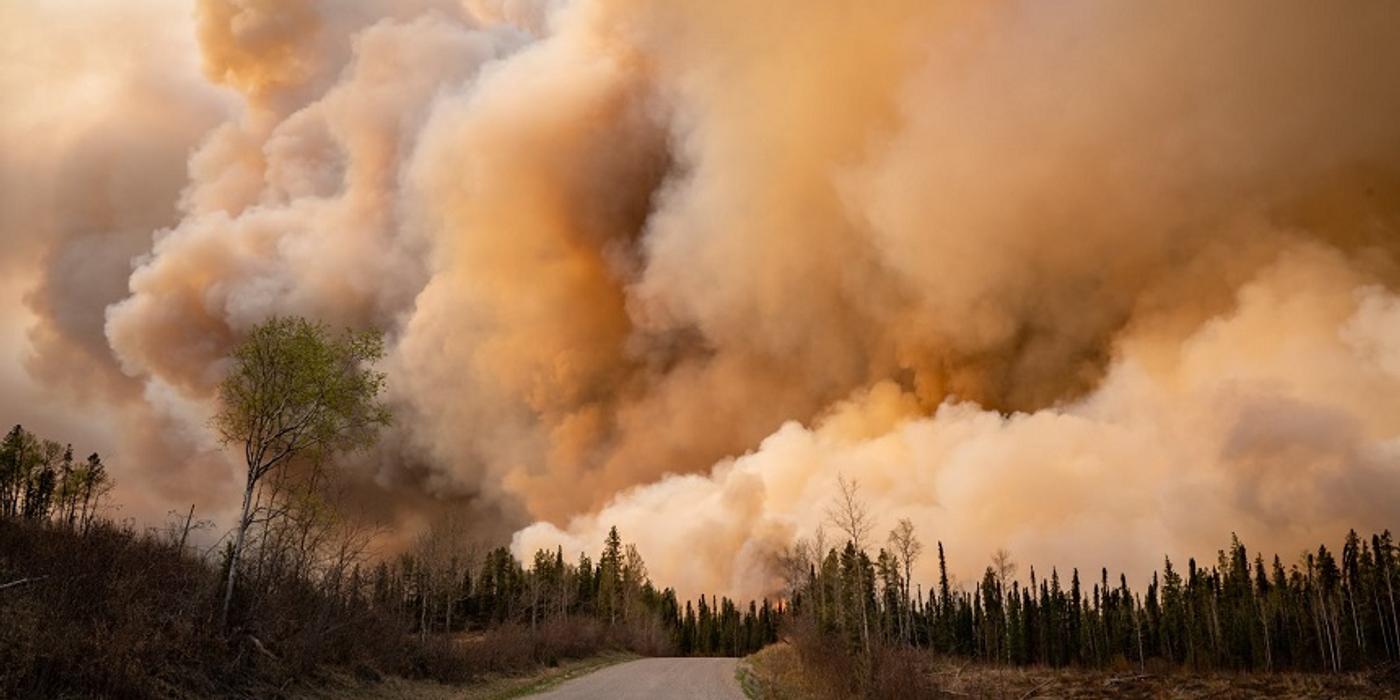 Pompierii din Alberta sunt în alertă maximă pentru un val de incendii în provincia canadiană bogată în petrol