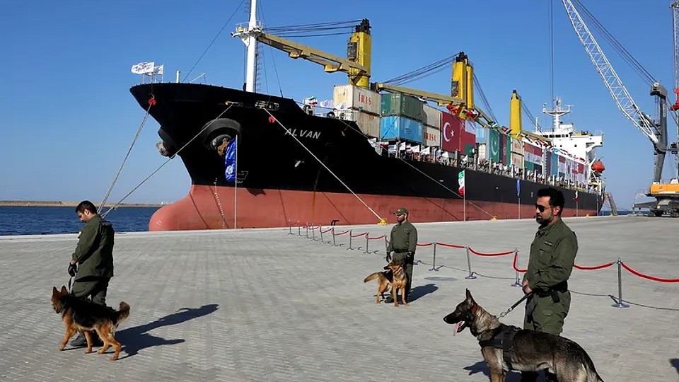 Două nave iraniene se întorc din China cu o încărcătură chimică periculoasă. Ce atac pregătește Teheran?