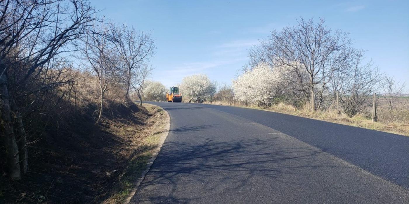 Au fost finalizate lucrările de așternere a covorului asfalti pe DJ 107L Turda