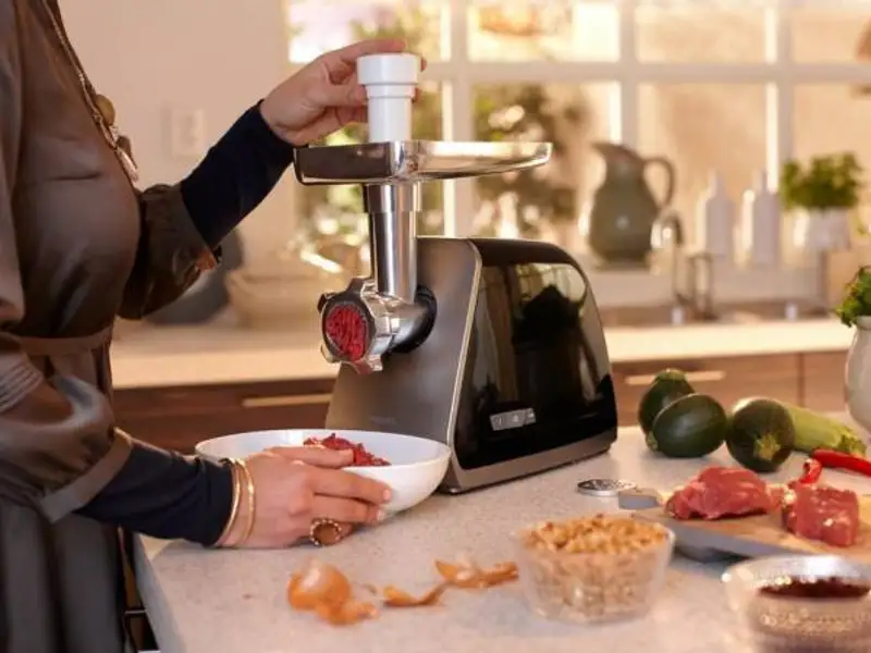 Masina de tocat carne, un ajutor de nadejde in bucatarie