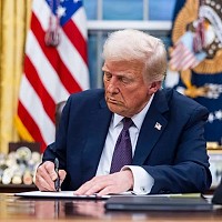 Donald Trump a semnat un decret prin care engleza devine limba oficială a Statelor Unite