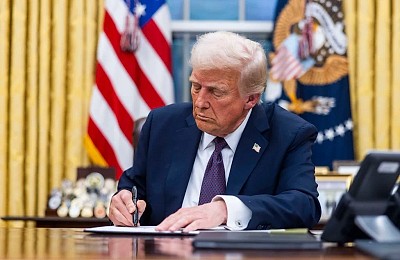 Donald Trump a semnat un decret prin care engleza devine limba oficială a Statelor Unite