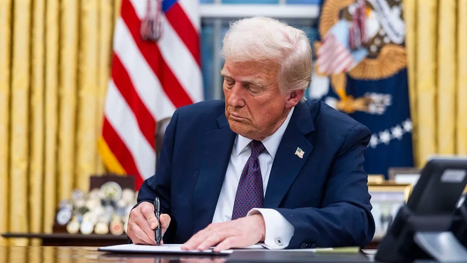 Donald Trump a semnat un decret prin care engleza devine limba oficială a Statelor Unite
