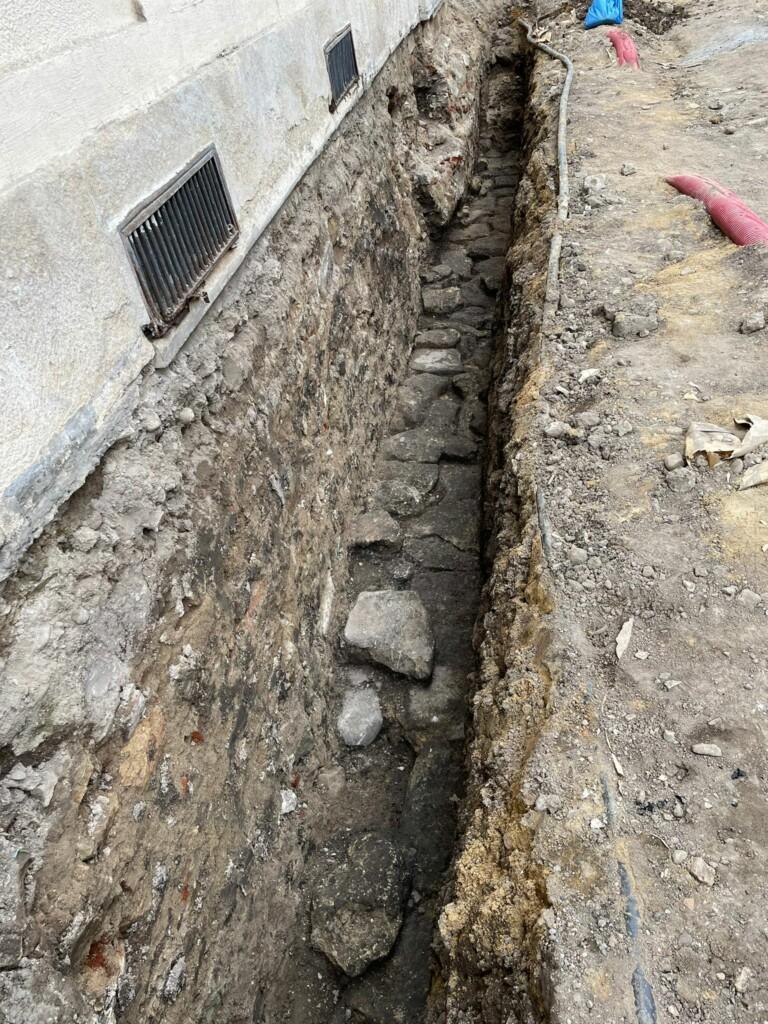 Arheologii au descoperit un drum roman în centrul Clujului