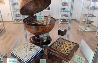 BCU Cluj-Napoca a prelungit durata expoziției ”Ocolul Pământului în 150+ șahuri” până pe 20 mai