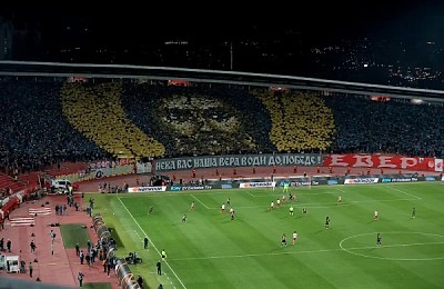 Forul european de fotbal a amendat echipa Steaua Roșie Belgrad pentru coregrafia cu icoana Sfântului Simeon Izvorâtorul de Mir