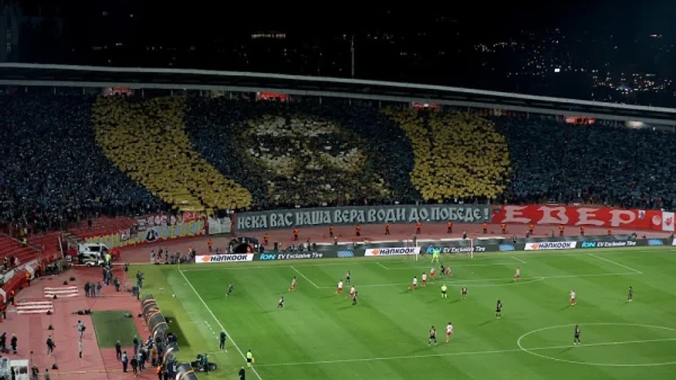 Forul european de fotbal a amendat echipa Steaua Roșie Belgrad pentru coregrafia cu icoana Sfântului Simeon Izvorâtorul de Mir
