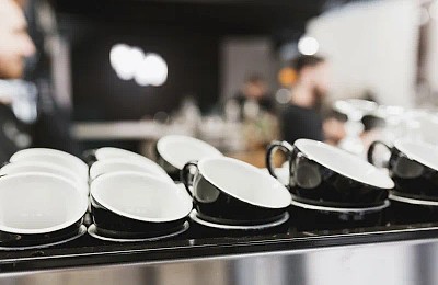 Urmează un an foarte greu. Ordonanţa Trenuleţ închide jumătate dintre unităţile HoReCa