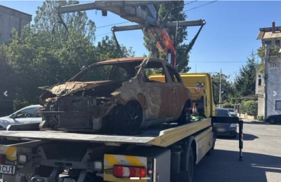 Război împotriva „epavelor” de pe străzile Constanței: Zeci de mașini abandonate ”au fost trase la mal” de Poliția Locală