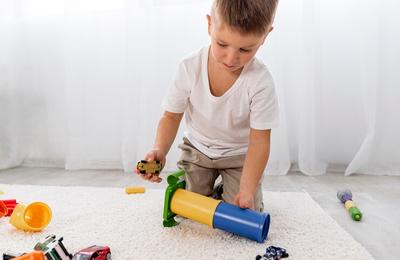 Jucăriile în viața copiilor cu autism. Cum le pot influența sănătatea