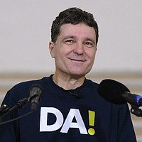 Profesorii sunt scandalizați de declarațiile lui Nicușor Dan, care a zis că trebuie luați bani de la Educație și dați la Apărare